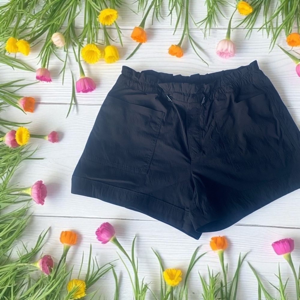 Athleta Black High Waist Shorts Tailored Fit SIZE: 6